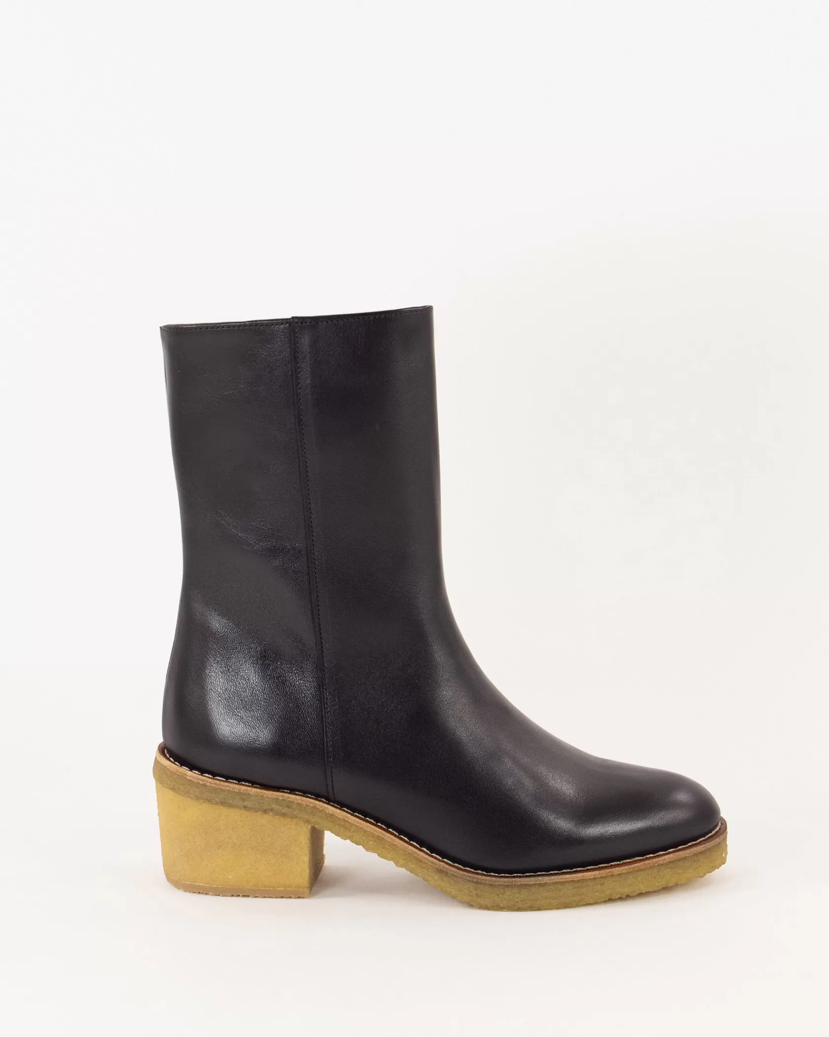 gustavien_2-1.webp Sessùn Gustavien Black Leather Shop