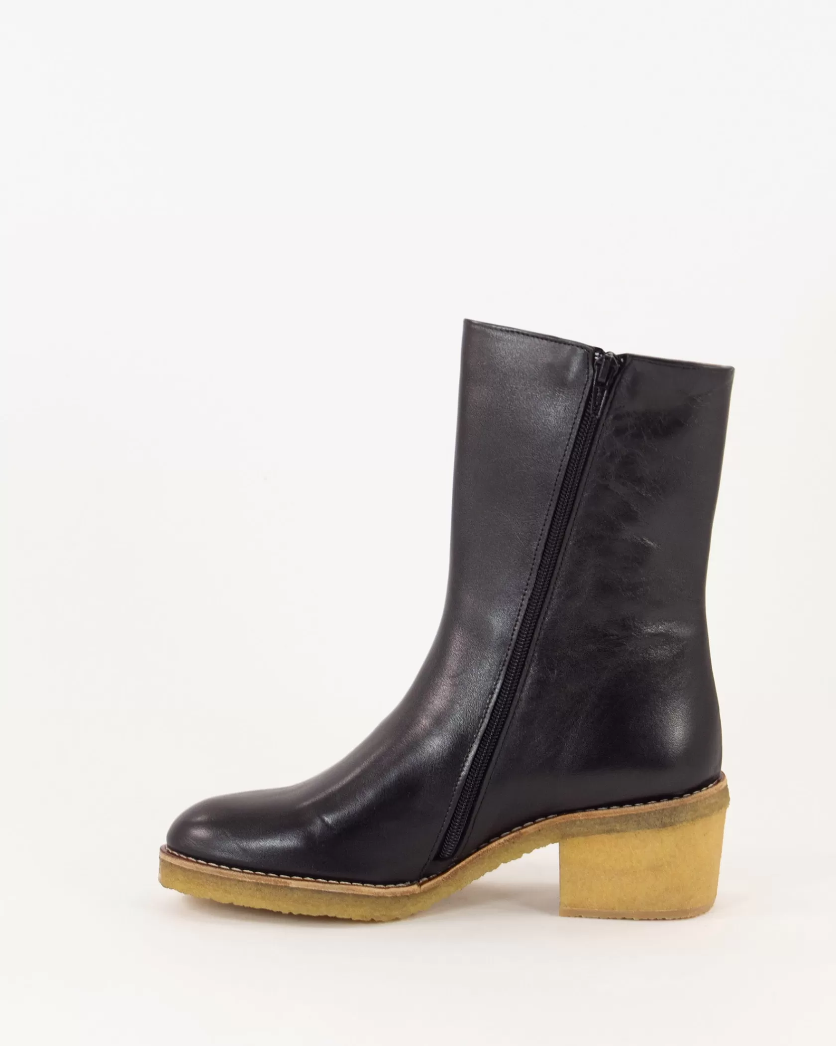 gustavien_3-1.webp Sessùn Gustavien Black Leather Shop